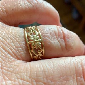 14K gold flower ring